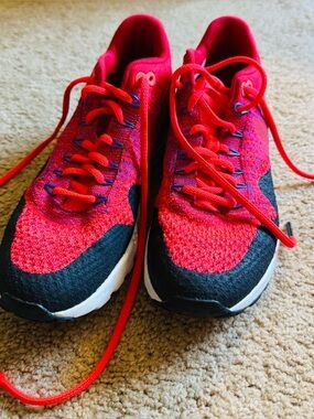 Nike Red and Black Women's Athletic Shoes